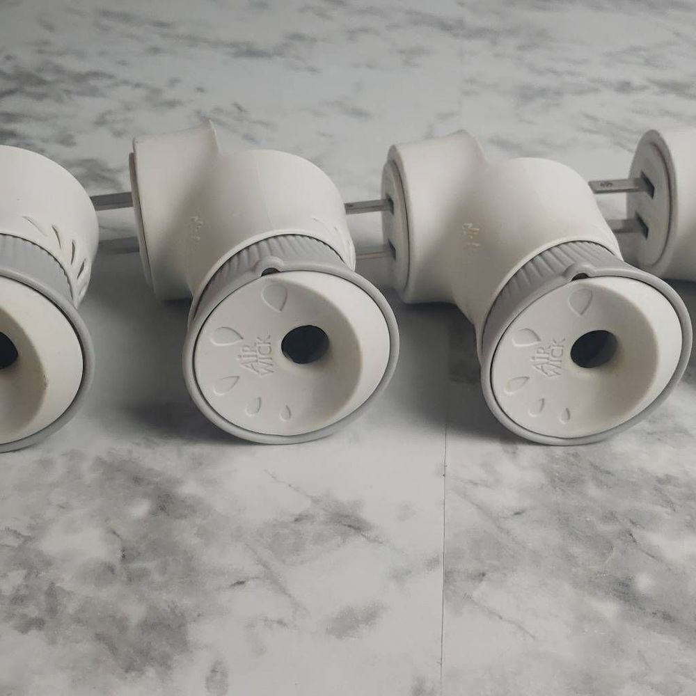 5 Preowned Airwick Plug Diffusers - Picture 8 of 12